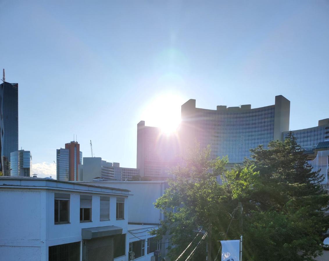 Luxurioeses Penthouse Mit Blick Auf Die Uno-City Und Dem Kaiserwasser. 3Schlafzimmer, 2 Baeder, Privat Lift Ins Apartment 维也纳 外观 照片