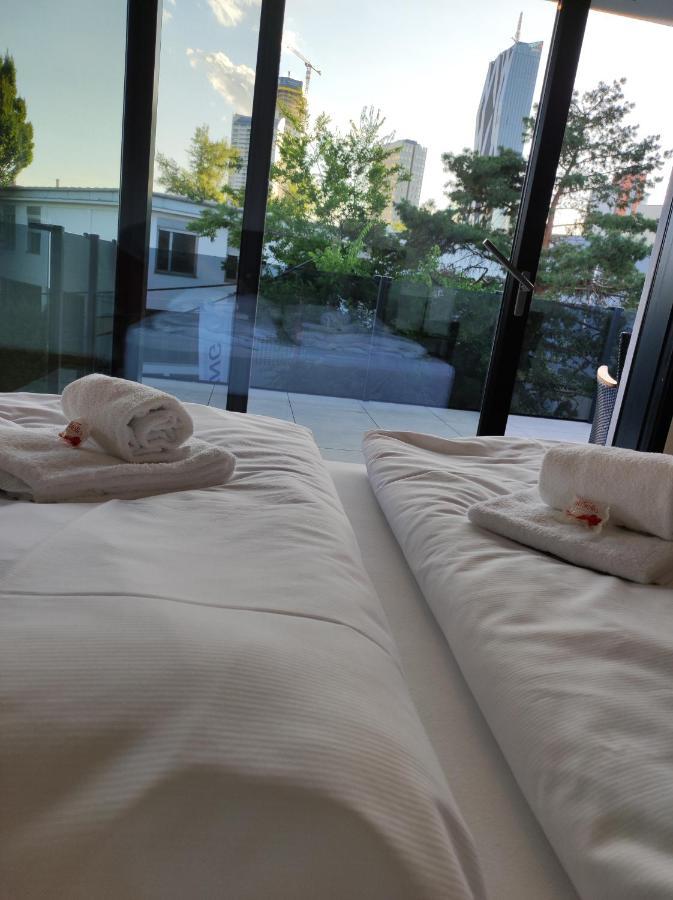 Luxurioeses Penthouse Mit Blick Auf Die Uno-City Und Dem Kaiserwasser. 3Schlafzimmer, 2 Baeder, Privat Lift Ins Apartment 维也纳 外观 照片