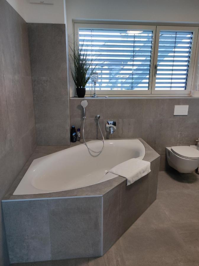Luxurioeses Penthouse Mit Blick Auf Die Uno-City Und Dem Kaiserwasser. 3Schlafzimmer, 2 Baeder, Privat Lift Ins Apartment 维也纳 外观 照片