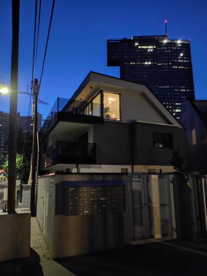 Luxurioeses Penthouse Mit Blick Auf Die Uno-City Und Dem Kaiserwasser. 3Schlafzimmer, 2 Baeder, Privat Lift Ins Apartment 维也纳 外观 照片